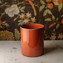 Load image into Gallery viewer, Enamel Crock