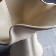 Load image into Gallery viewer, Dumae Eloise Footed Bow