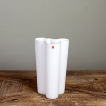 Load image into Gallery viewer, Iittala Aalto Finlandia Vase 8" White