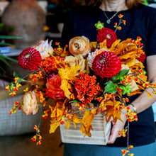 Load image into Gallery viewer, Designer&#39;s Choice MARKET FLORAL
