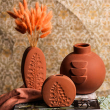 Load image into Gallery viewer, Terracotta Budvases, collection of 3
