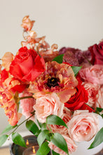 Load image into Gallery viewer, Designer&#39;s Choice MARKET FLORAL
