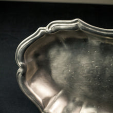 Load image into Gallery viewer, Queen Anne Oval Bowl
