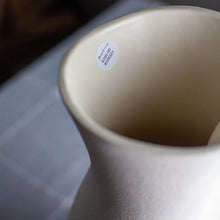 Load image into Gallery viewer, Dumae Helena Vase

