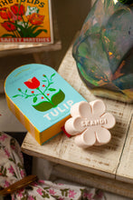 Load image into Gallery viewer, Skandi Blooms Tulip Moisturizing Beauty Bar
