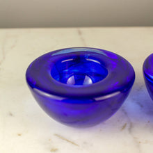 Load image into Gallery viewer, Kosta Boda Atoll colbalt blue candleholders, pair
