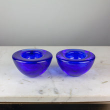 Load image into Gallery viewer, Kosta Boda Atoll colbalt blue candleholders, pair
