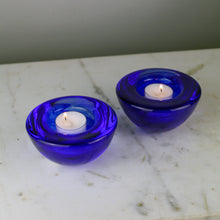Load image into Gallery viewer, Kosta Boda Atoll colbalt blue candleholders, pair
