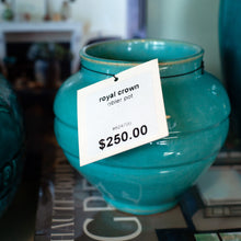 Load image into Gallery viewer, Royal Crown Aqua Pot
