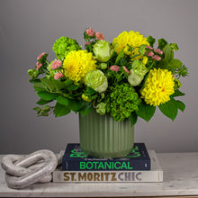 Load image into Gallery viewer, Designer&#39;s Choice MARKET FLORAL
