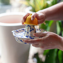 Load image into Gallery viewer, Splatterware Juicer, in Color Lake
