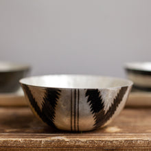 Load image into Gallery viewer, Set Of 3 Capiz Bowls 5&quot; Black/natural, various designs
